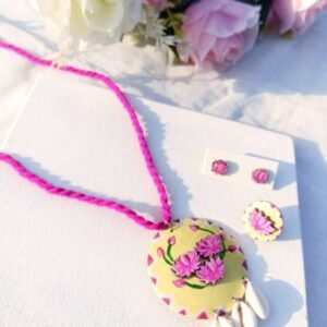 Lotus baby yellow Necklace set